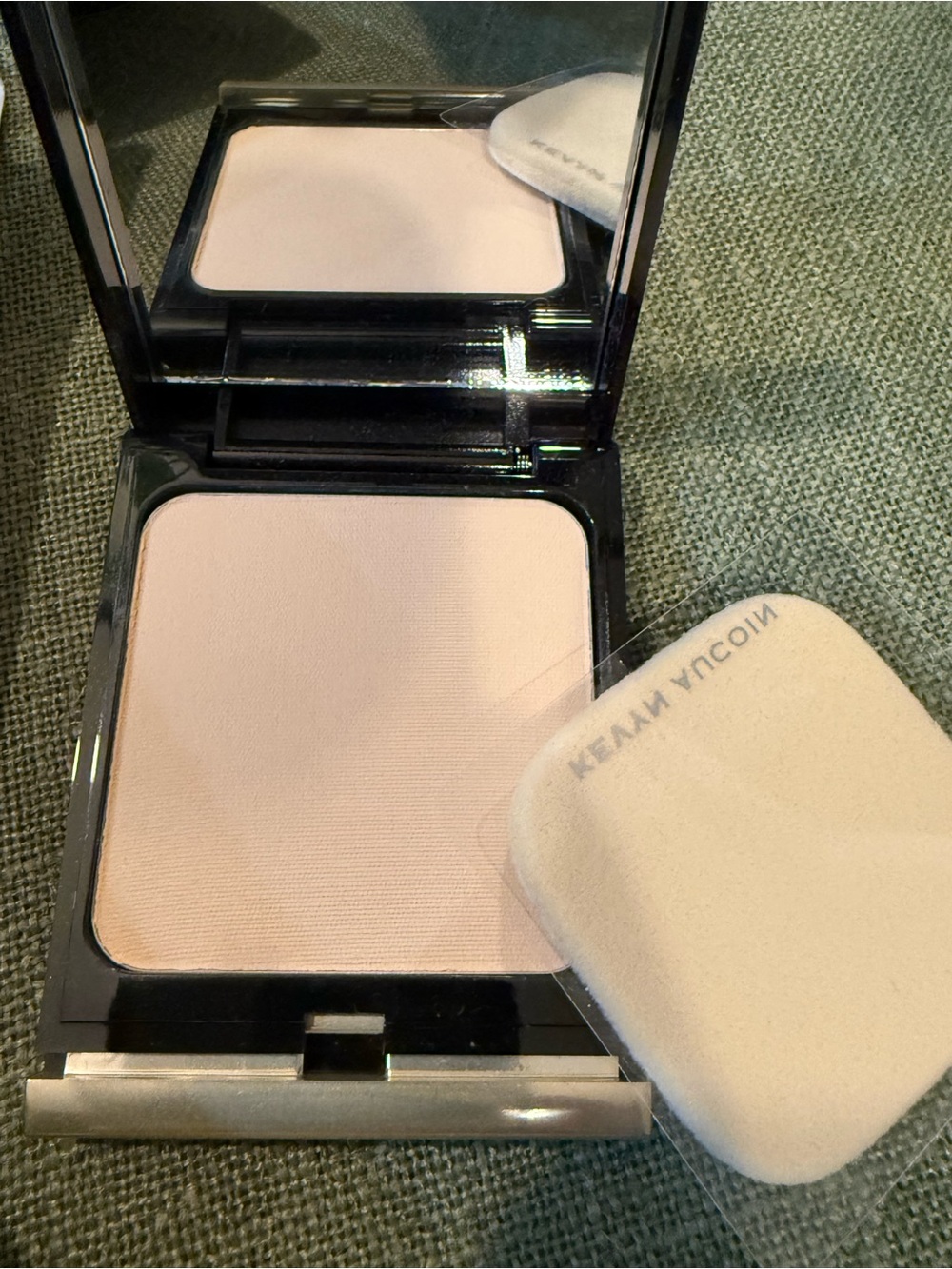 Kevyn Aucoin The Sensual Skin Powder Foundation PF02 - Picture 2 of 5